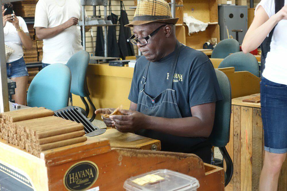 Miami City Tour I Best 3.5-Hour Miami Sightseeing Tour 32 Torcedor rolling cigars